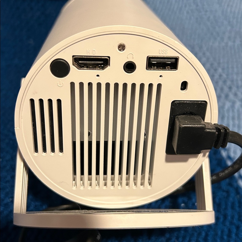 LCD Bluetooth Projector with remote, great condition, can be projected on wall - Picture 4 of 6